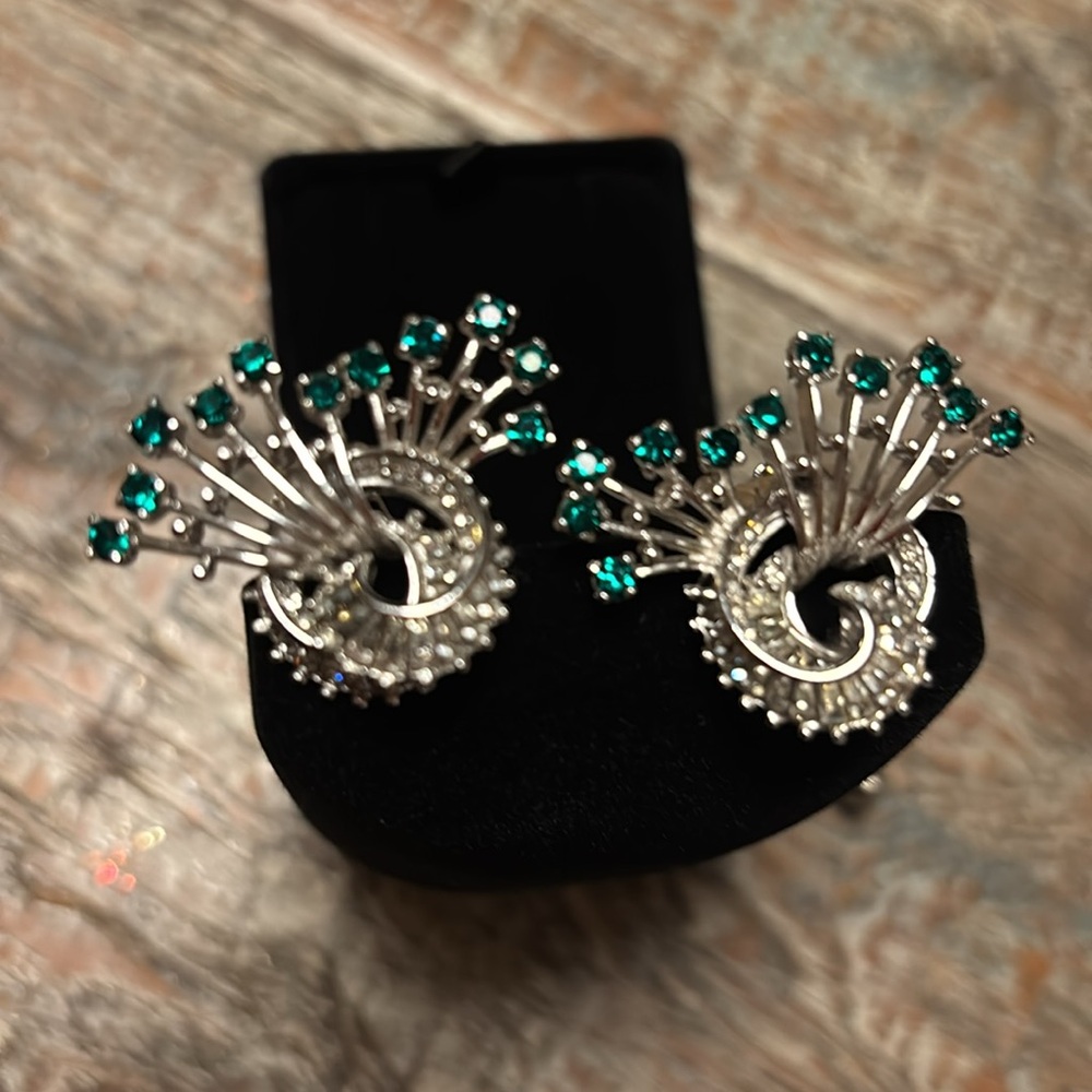 PENNINO SILVER SINGNED  CLEAR & GREEN ESMERALCRYSTAL SWIRLING CLIP-ON  EARRINGS